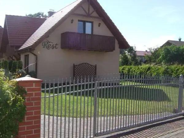 Rest Hotell Dziwnów Exteriör bild